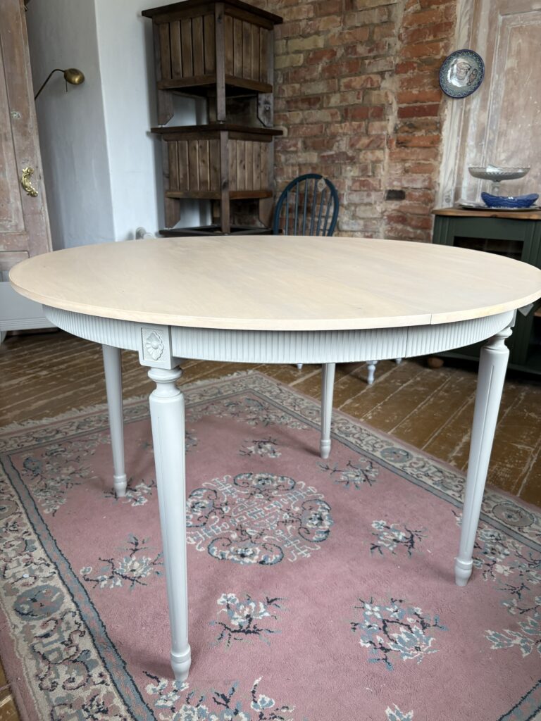 Söögilaud “HELE”